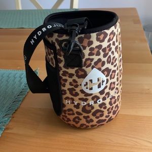 hydrojug leopard sleeve